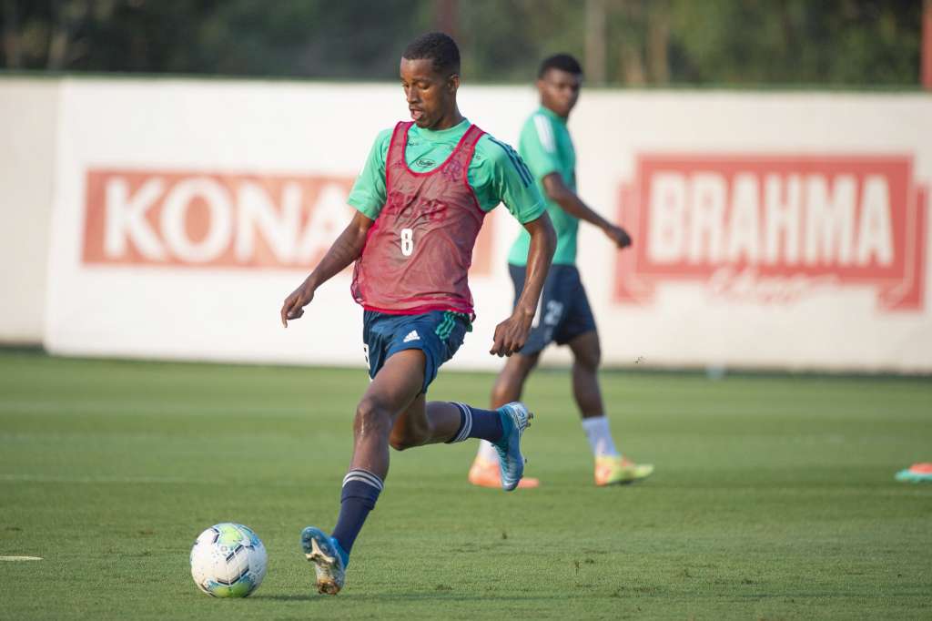 Com Isla e garotos, Flamengo define lista de inscritos para volta da Libertadores