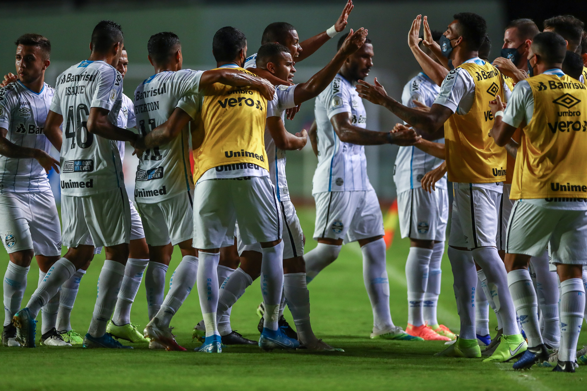 Bahia 0 x 2 Grêmio – Tricolor Gaúcho volta a vencer após seis jogos e espanta a crise