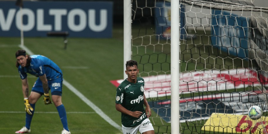 Palmeiras bate Corinthians em clássico na casa do adversário