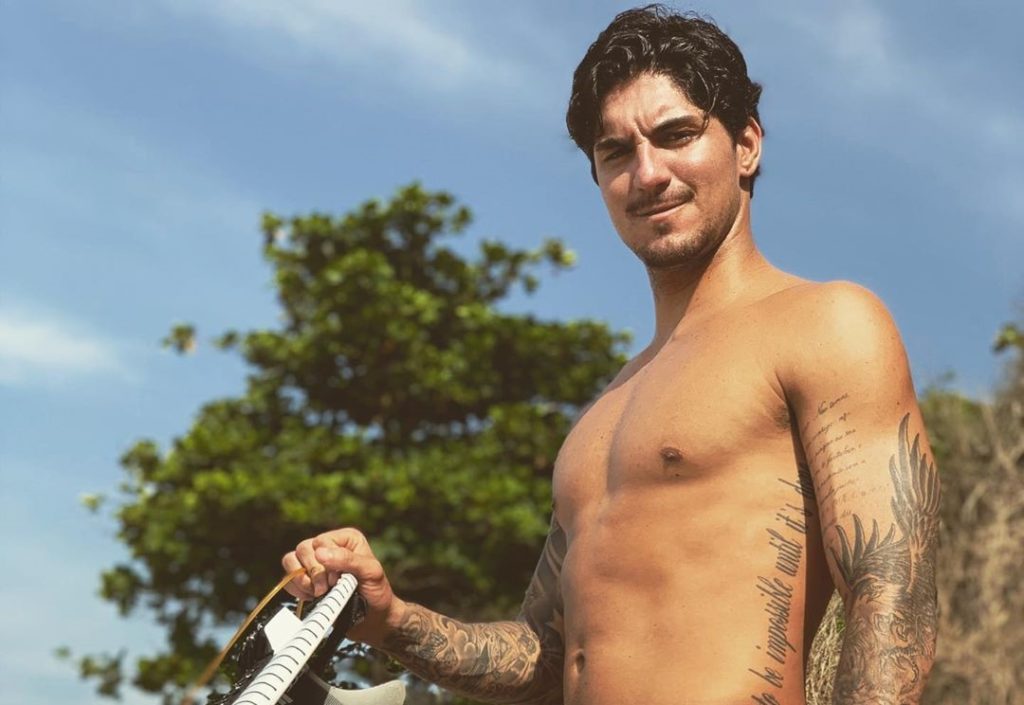 Surfe: Medina aproveita pandemia para aprender a tocar violão no aguardo das competições