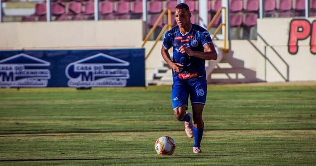 Confiança empresta lateral-esquerdo a clube da Série A do Brasileirão