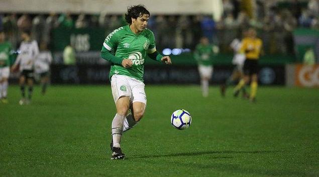 Zagueiro gringo tem o nome divulgado no BID e já pode estrear pelo Juventude