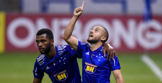 Régis marcou gol de cabeça