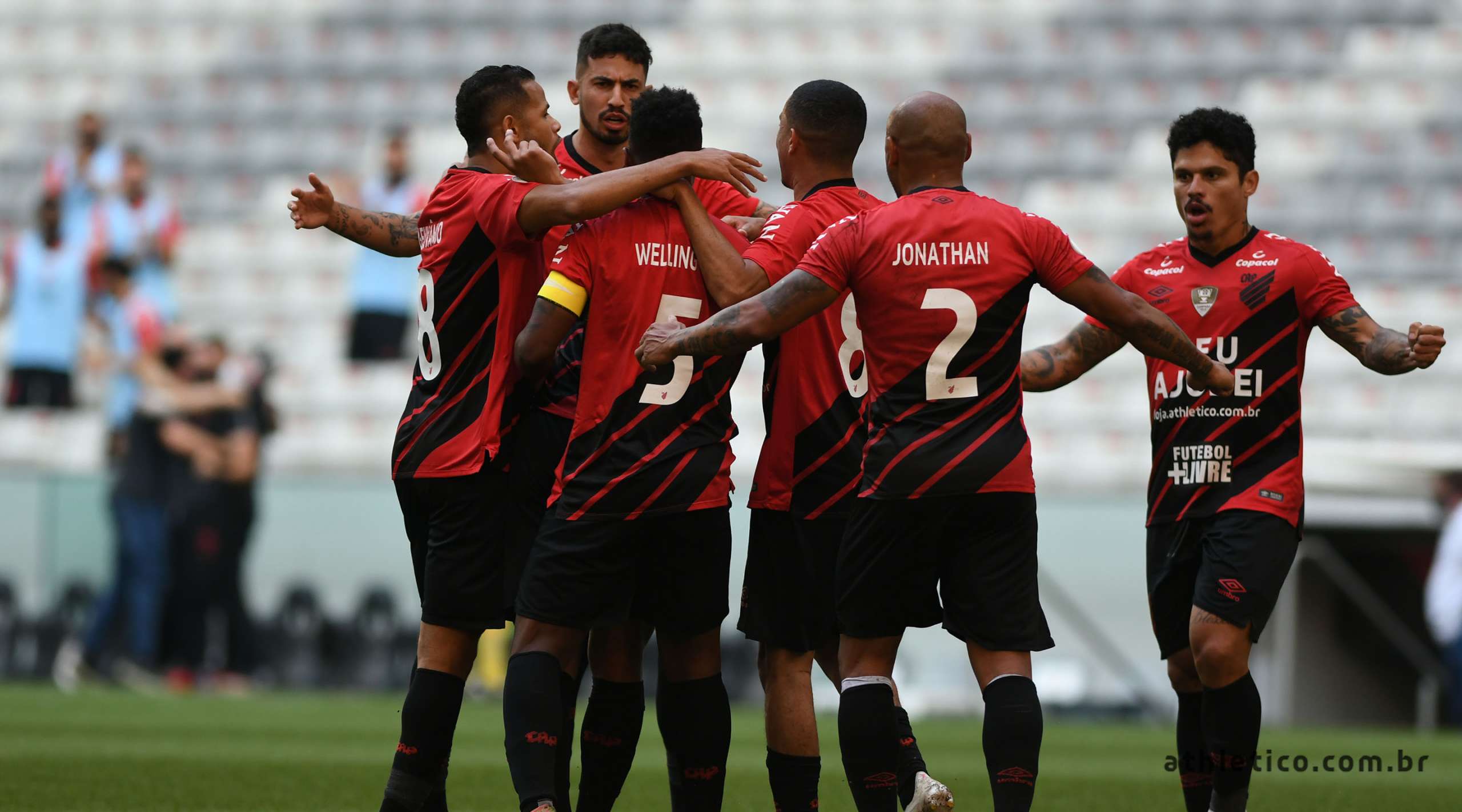 BRASILEIRÃO: Em rodada de clássicos, San-São termina empatado e Athletico vence