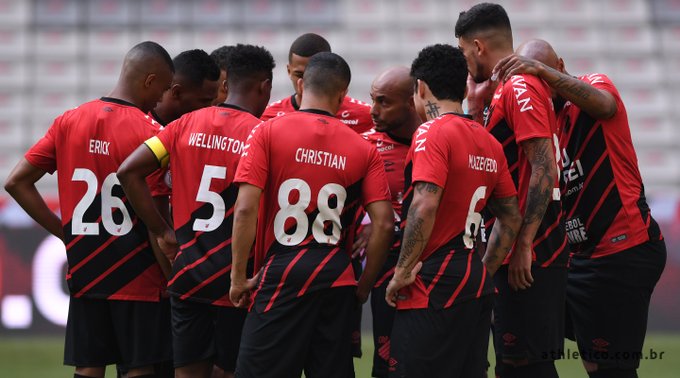 Dirigente do Athletico rebate pedido por Tiago Nunes: “Técnico não ganha jogo”