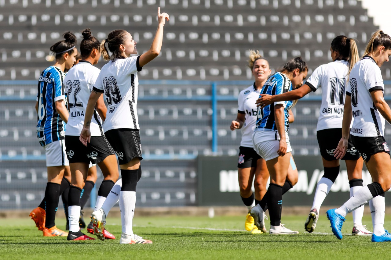 BRASILEIRO FEMININO: Corinthians vence e segue líder; São Paulo empata