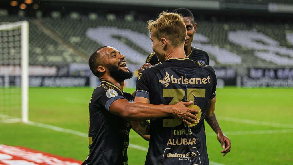 Ao lado de Luiz Otávio, Charles ajudou demais o Ceará a vencer o Flamengo Ao lado de Luiz Otávio, Charles ajudou demais o Ceará a vencer o Flamengo