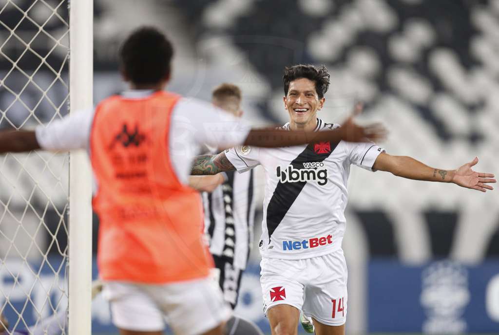 Vasco vence clássico com Botafogo, mas Cano faz alerta e pede melhoras