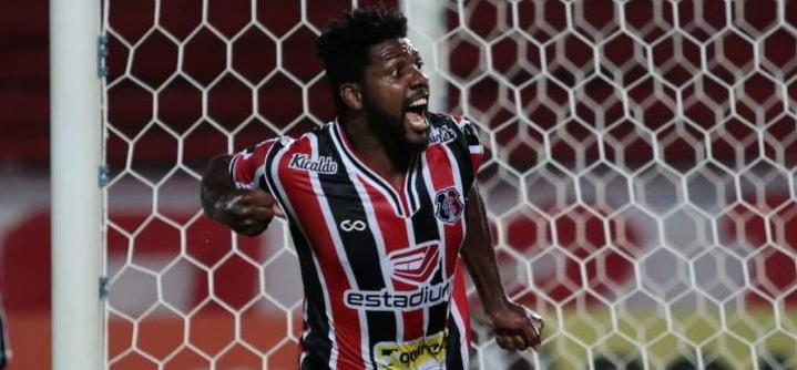 Elivelton marcou gol da vitória do Tricolor. Foto: Rafael Melo - Santa Cruz