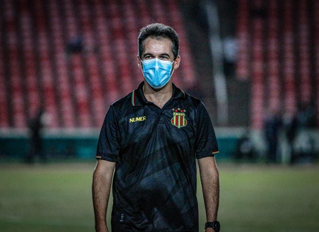 Série B: Após suspeita, técnico do Sampaio Corrêa testa negativo para covid-19