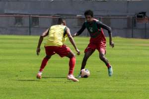 Paulista A2: Torcida faz 'corredor de fogo' para receber Portuguesa antes de decisão
