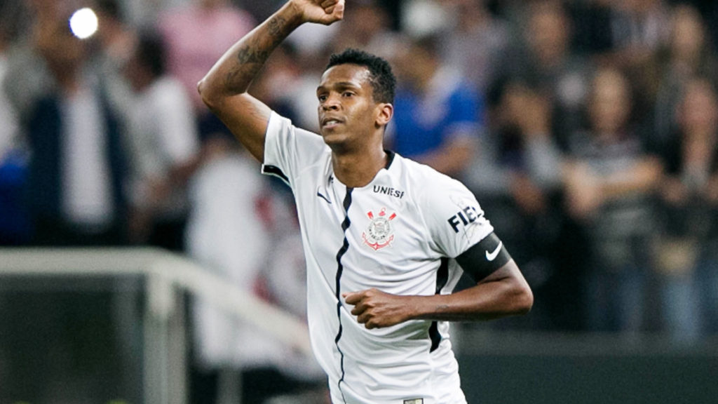 Por soco em Diego, atacante do Corinthians pega dois jogos de suspensão