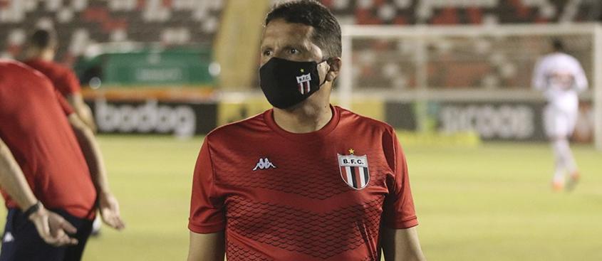 Pressionado, Claudinei Oliveira diz: “A gente precisa ganhar, vencer os jogos”