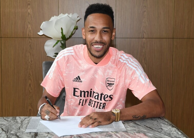 Inglês: Artilheiro renova contrato com Arsenal: “Quero me tornar uma lenda”