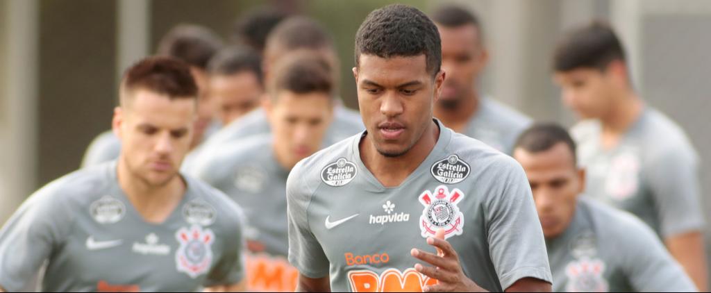 Aeroporto rebate Corinthians e nega ter recebido pedido de saída pela pista