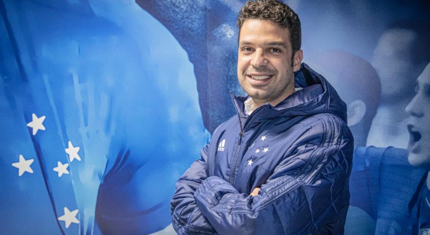 Dirigente usou cartão do Cruzeiro para pagar Netflix e torrar R$ 10 mil em roupas