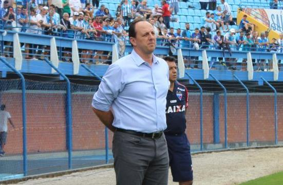 Presidente do Fortaleza fala sobre Ceni no Corinthians: ‘Ele não está desempregado’