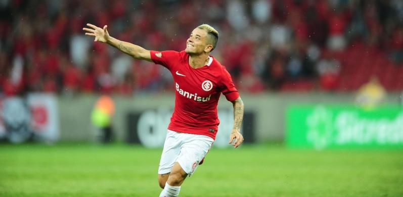 Polêmico meia argentino consegue nacionalidade brasileira. Entenda aqui!