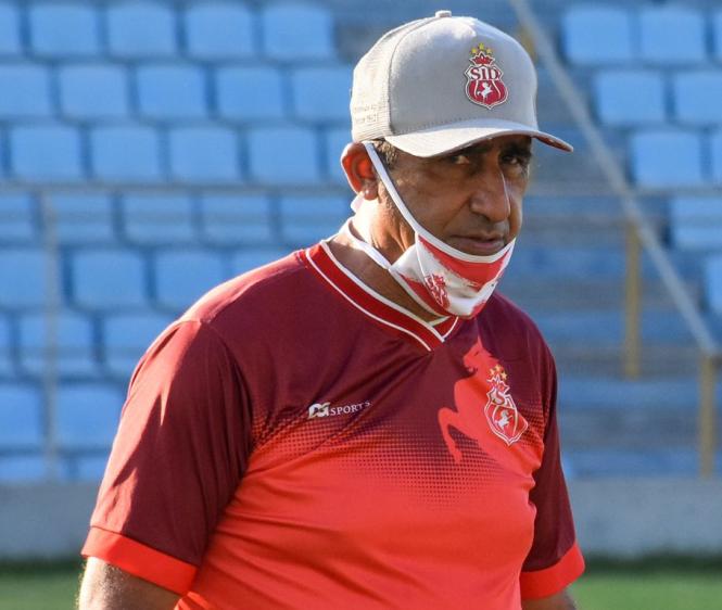 Após deixar clube da Série C, técnico analisa proposta