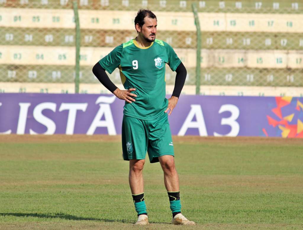 Um dos remanescentes do período de paralisação, o atacante Gabriel Barcos é a esperança de gols do Rio Preto (Foto: Muller Merlotto Silva)