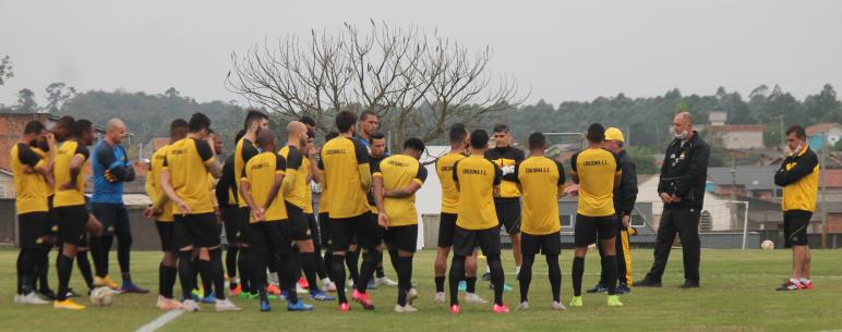 Série C: Criciúma realiza último treino antes de viagem para Erechim