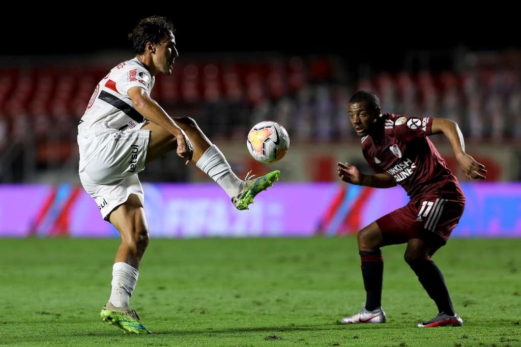 'Faltou lucidez na frente do gol para matar o jogo', diz meia do São Paulo