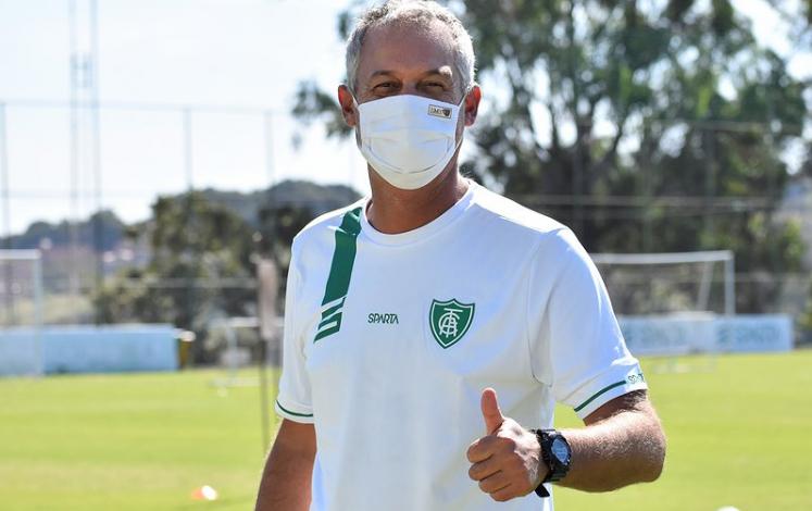 Pronto para a ponta, professor? (Foto: João Zebral / América-MG)