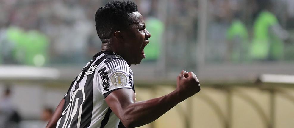 Depois de Otero, Corinthians tenta acertar com polêmico meia do Atlético-MG