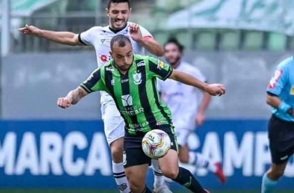 Figueirense marcou bem o Coelho. Foto: Mourão Panda