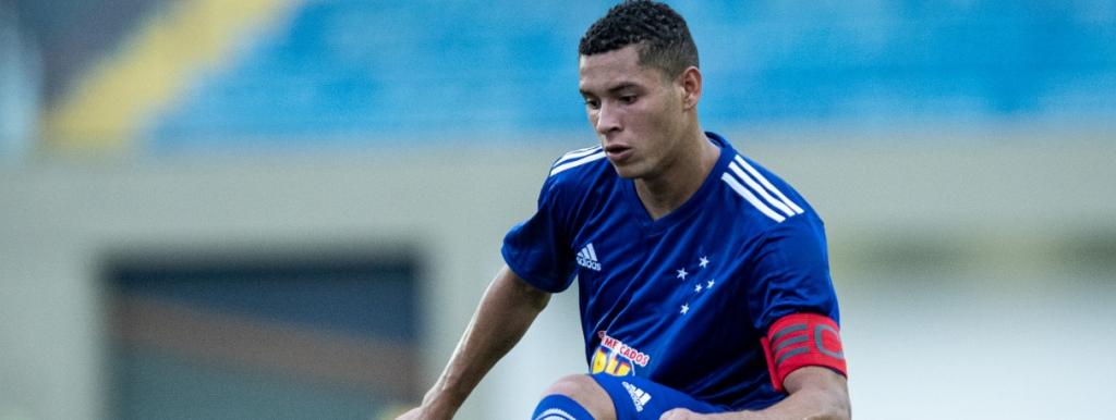 Matheus Pereira comemora gol, mas lamenta derrota do Cruzeiro na Série B