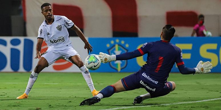 keno fez hat-trick em cima do Atlético-GO