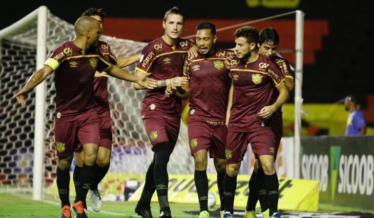 Sport marcou gol cedo e depois se defendeu bem