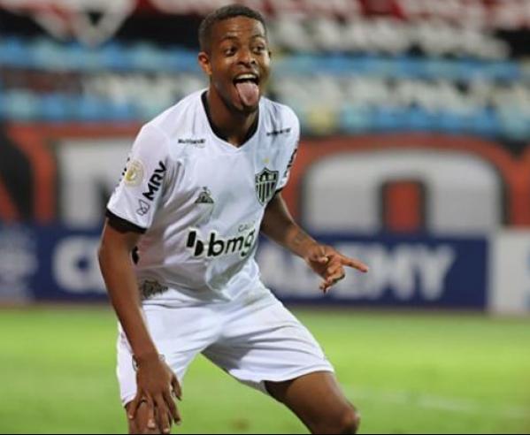 Keno fez hat-trick pelo Galo