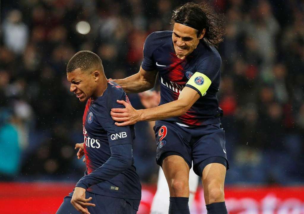 Edinson Cavani (à direita) teria sido oferecido ao Real Madrid