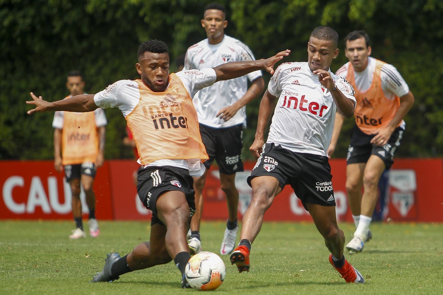 LDU-EQU x São Paulo – Tricolor tenta voltar a vencer em duelo direto pela liderança