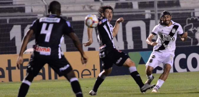 Apodi acertou um petardo de esquerda pela Macaca