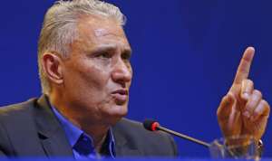 Tite revela estar de olho em outro palmeirense e lamenta falta de jogos contra europeus