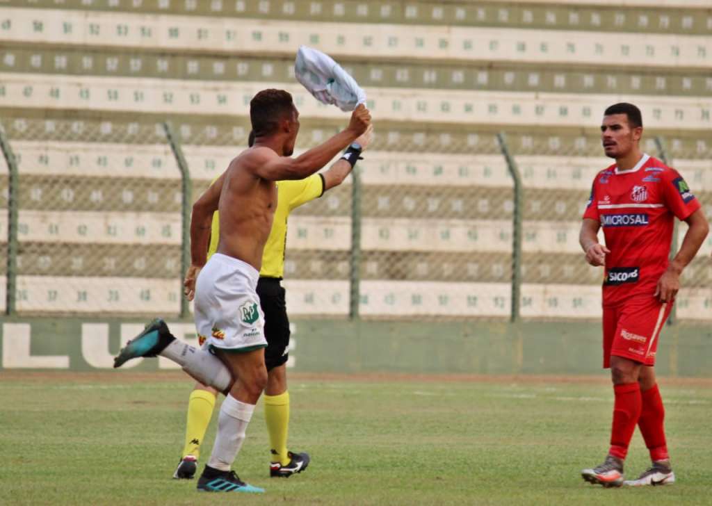 Gabriel Tota comemora gol marcado pelo Rio Preto (Foto: Muller Merlotto Silva)