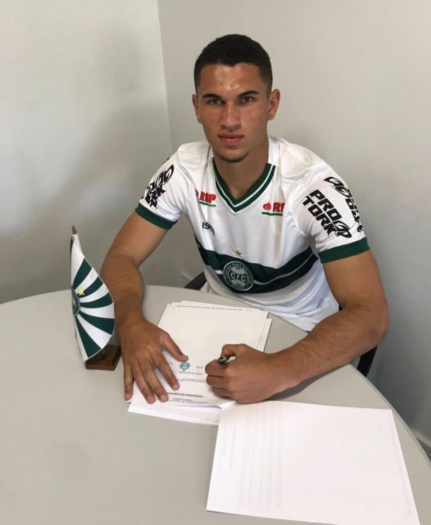 Fora Z4 do Brasileirão, Coritiba renova com zagueiro promessa da base