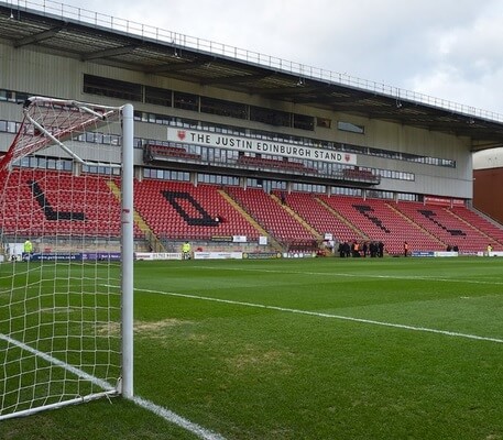 Jogo do Tottenham pela Copa da Liga Inglesa é suspenso após surto de Covid-19