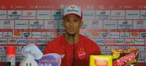 Série C: Meia do Vila Nova vibra com primeiro gol como profissional: 'Muito feliz'