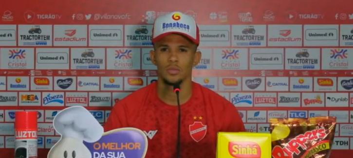 Série C: Meia do Vila Nova vibra com primeiro gol como profissional: ‘Muito feliz’