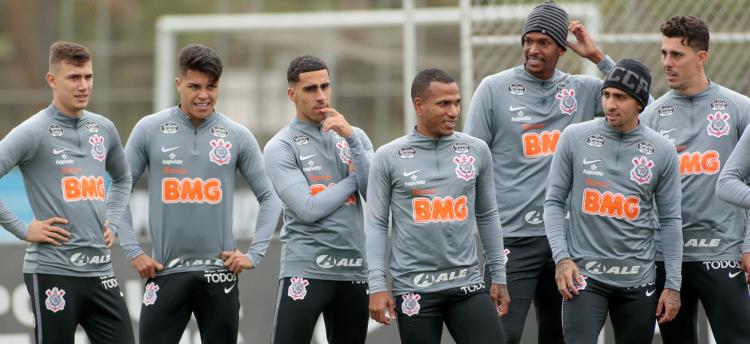 Para evitar novas ameaças, Corinthians não desembarca em área comum de aeroportos