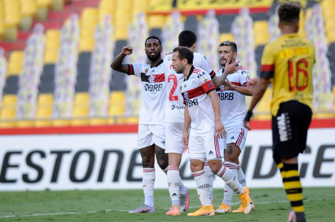 Arrascaeta exalta elenco do Fla e fala em superação contra o Barcelona