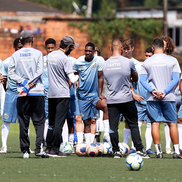 Com chuva, Santos cancela treino e embarca para viagem de 9 horas até o Equador