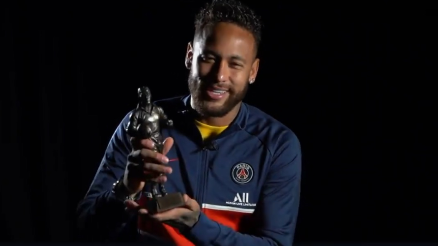 Clube inglês usa Neymar para premiar atacante brasileiro