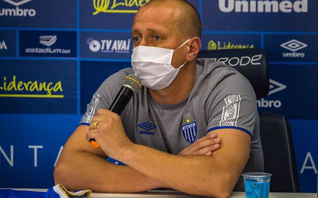 Marquinhos confirma reformulação no Avaí e diz: “Torcedor tem direito de cobrar”