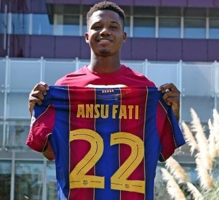 Barcelona coloca multa de R$ 2,5 BILHÕES em contrato com jovem promessa