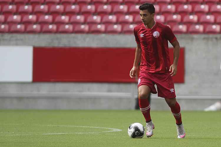 Série C: Manaus se aproxima de meia revelado no Atlético-MG e busca por atacante