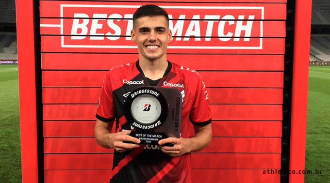 Léo Cittadini cita evolução do Athletico após nova vitória: “Confiança está voltando”